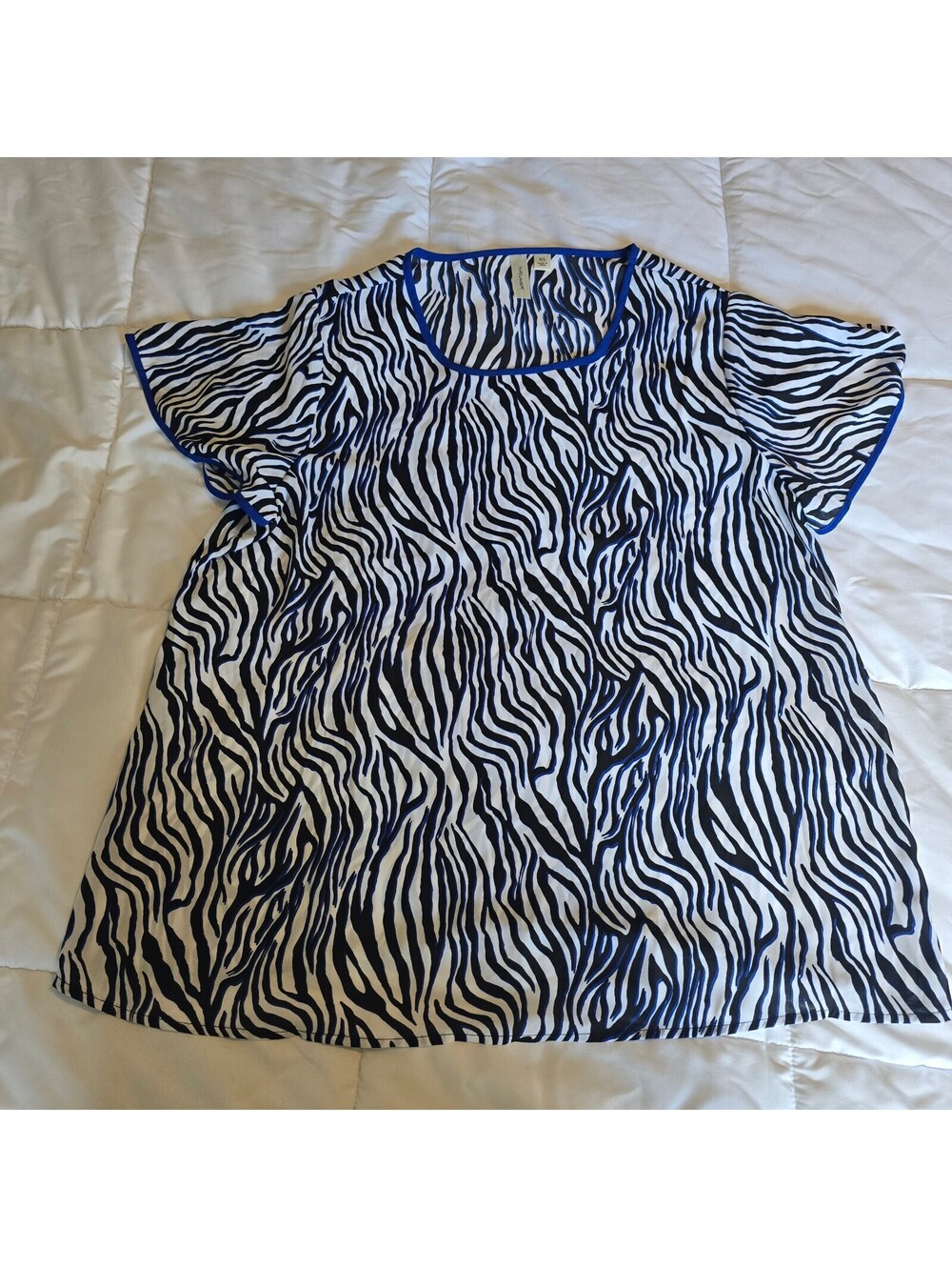 Tacera blue and white zebra print blouse